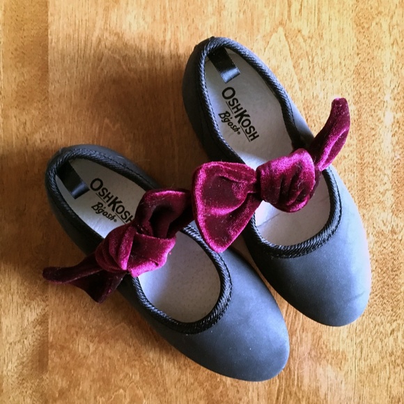 OshKosh B'gosh Other - OshKosh black dress shoes with bow toddler 10